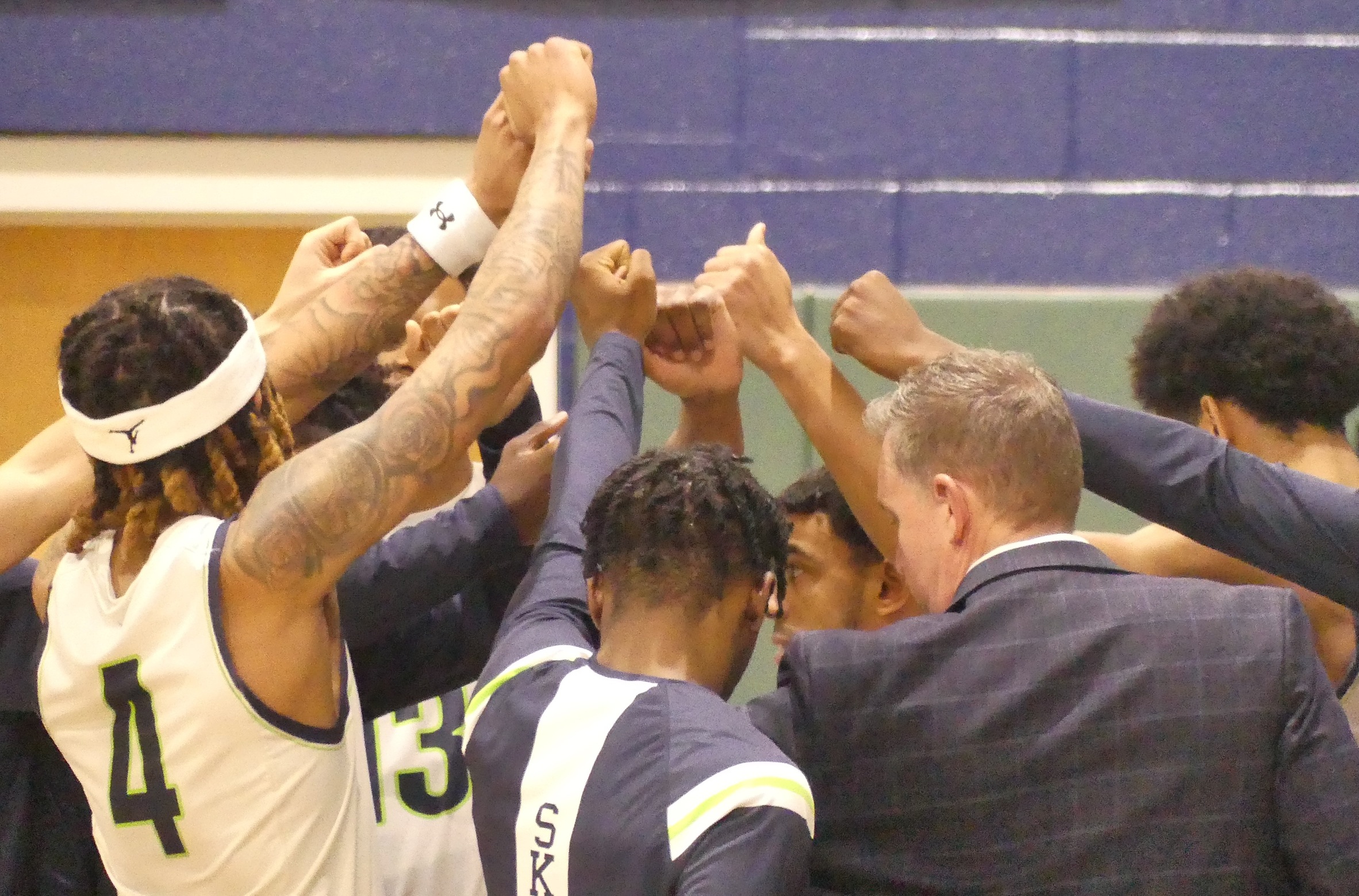 Sussex Men's Basketball defeats # 7 Northampton 72-65